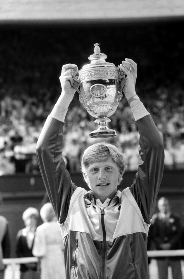 Photo Presse Vintage Tennis - Boris Becker Wimbledon 1985 - Tirage 20x13 Cm