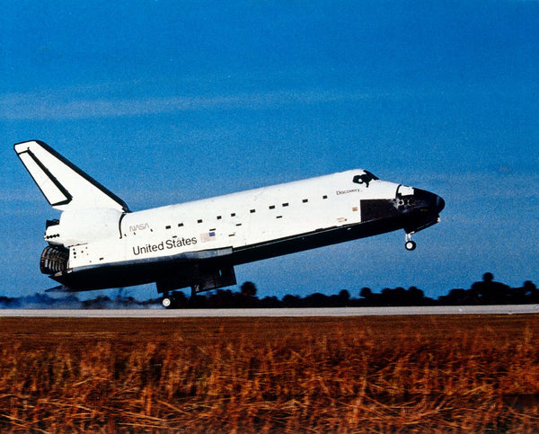 Space Shuttle Orbiter 'Discovery' landing at Kennedy Space Center ...