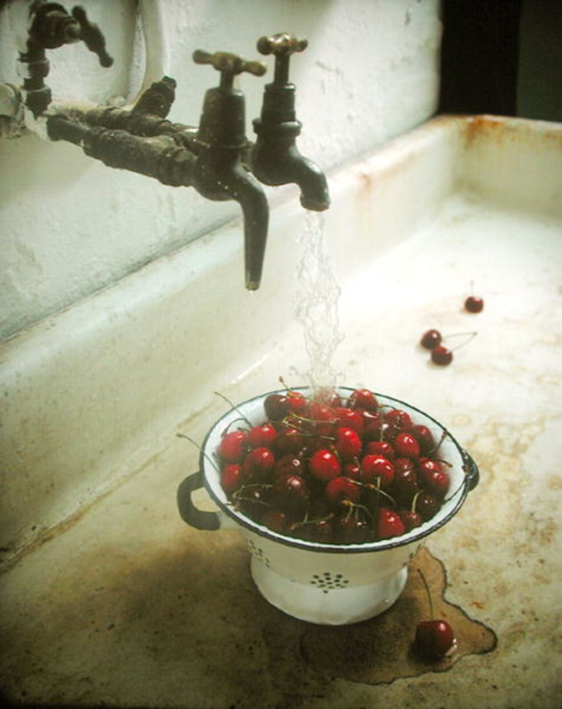 Detail of Washing cherries, 1988 by Norman Hollands