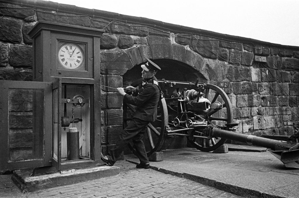 Detail of Time Gun at Edinburgh Castle 1945 by George Greenwell