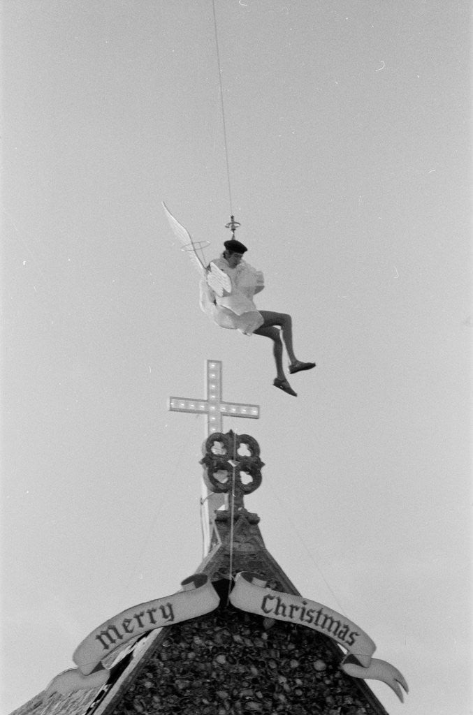 Detail of Some Mothers Do Ave Em by Kent Gavin