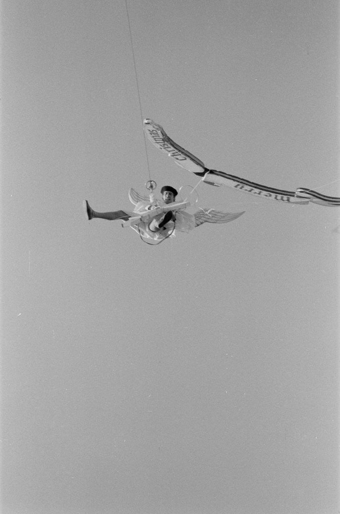 Detail of Some Mothers Do Ave Em by Kent Gavin