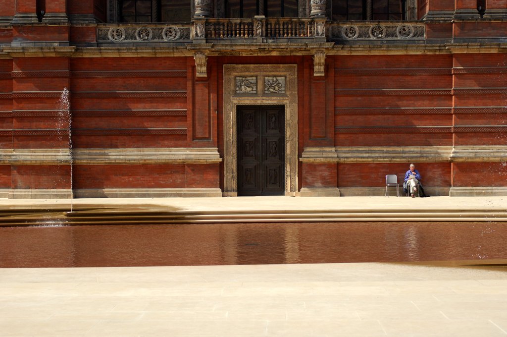 Detail of V&A Museum, John Madejski Garden, designed by Kim Wilkie by Stuart Cox