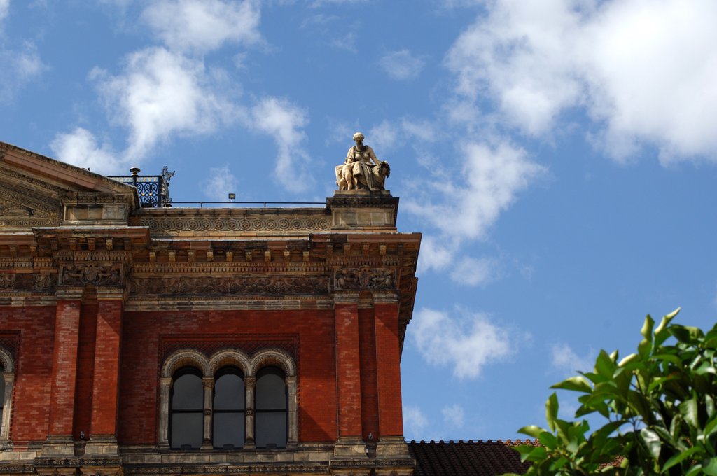 Detail of V&A Museum, John Madejski Garden, designed by Kim Wilkie by Stuart Cox