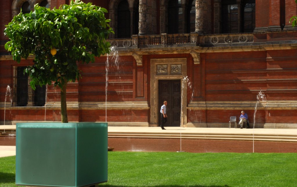 Detail of V&A Museum, John Madejski Garden, designed by Kim Wilkie by Stuart Cox