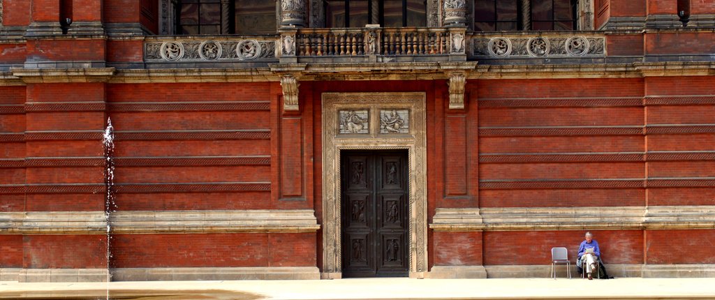 Detail of V&A Museum, John Madejski Garden, designed by Kim Wilkie by Stuart Cox