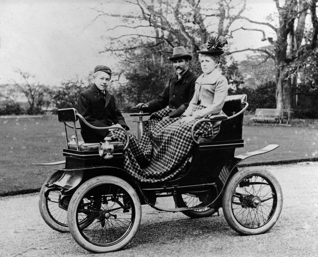Detail of People in a De Dion Vis-a-Vis car, 1902 by Unknown
