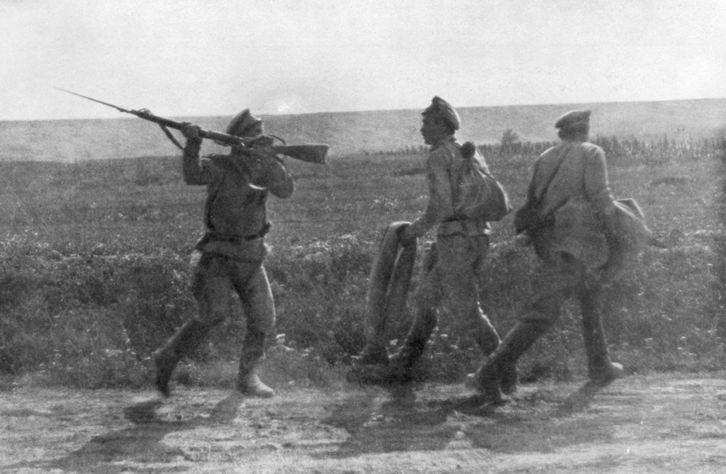 Detail of Russian soldier assaulting his retreating comrade, Ternopil, Ukraine, First World War by Anonymous