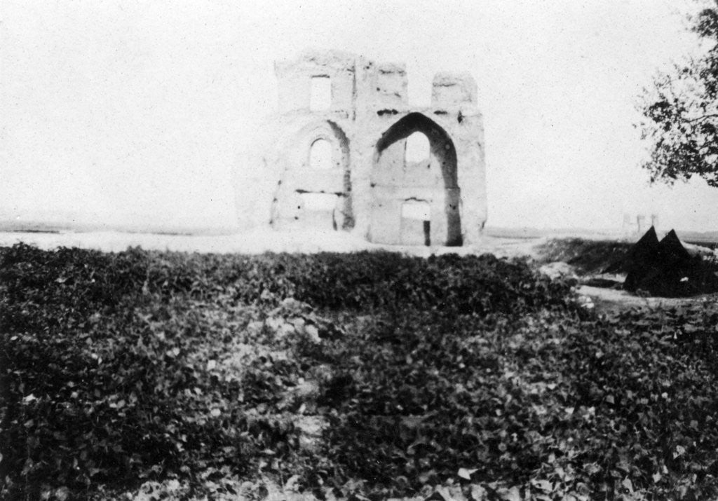 Detail of Old ruin on the banks of the Tigris River, Mosul, Mesopotamia by Anonymous