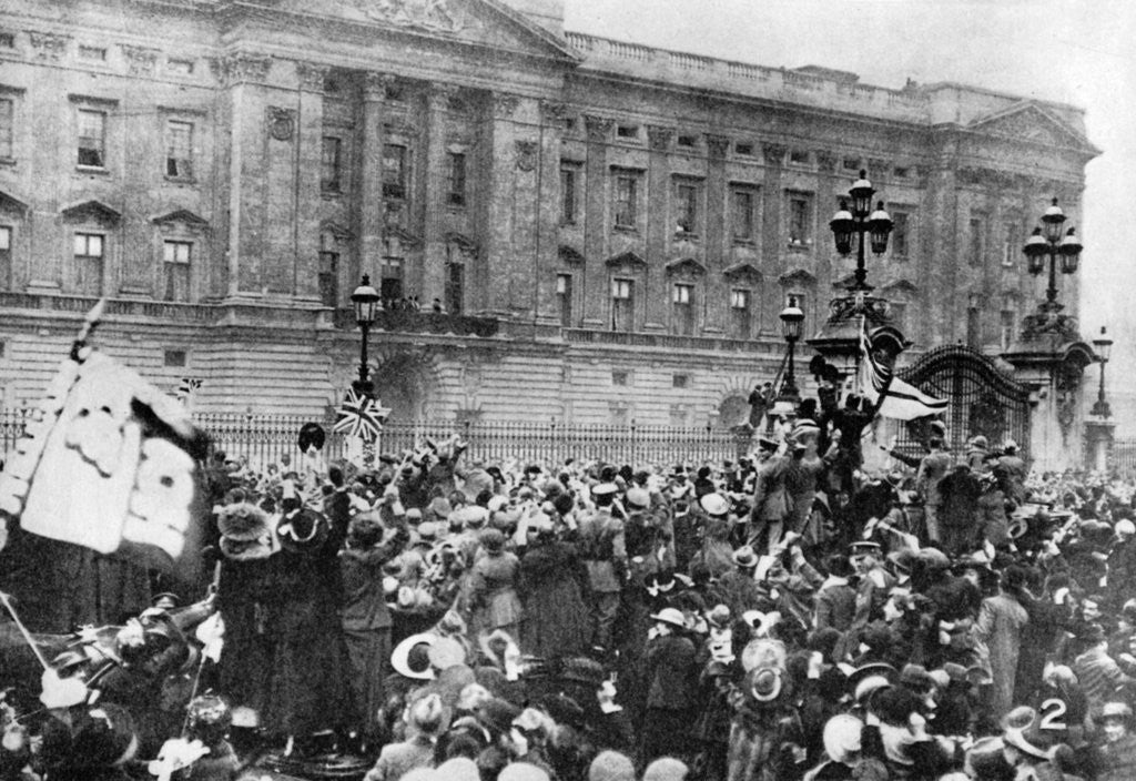 Detail of The official notice of the armistice being read, Buckingham Palace by Anonymous