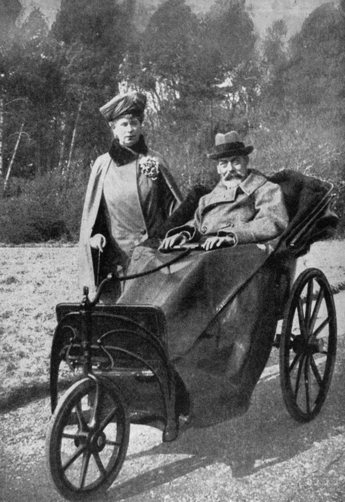 Detail of King George V and Queen Mary at Craigwell House, Aldwick, near Bognor Regis by Anonymous