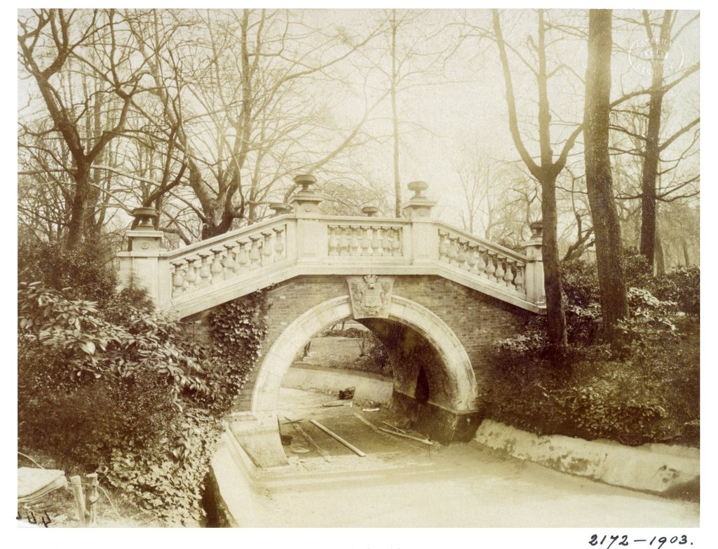 Detail of Parc Monceaux by Jean-Eugene-Auguste Atget