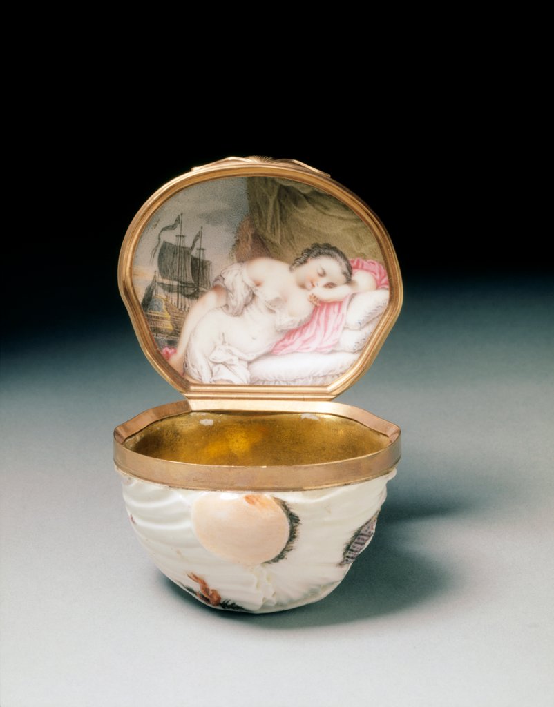 Detail of Seashell snuff box by Giuseppe Gricci & Giovanni Caselli