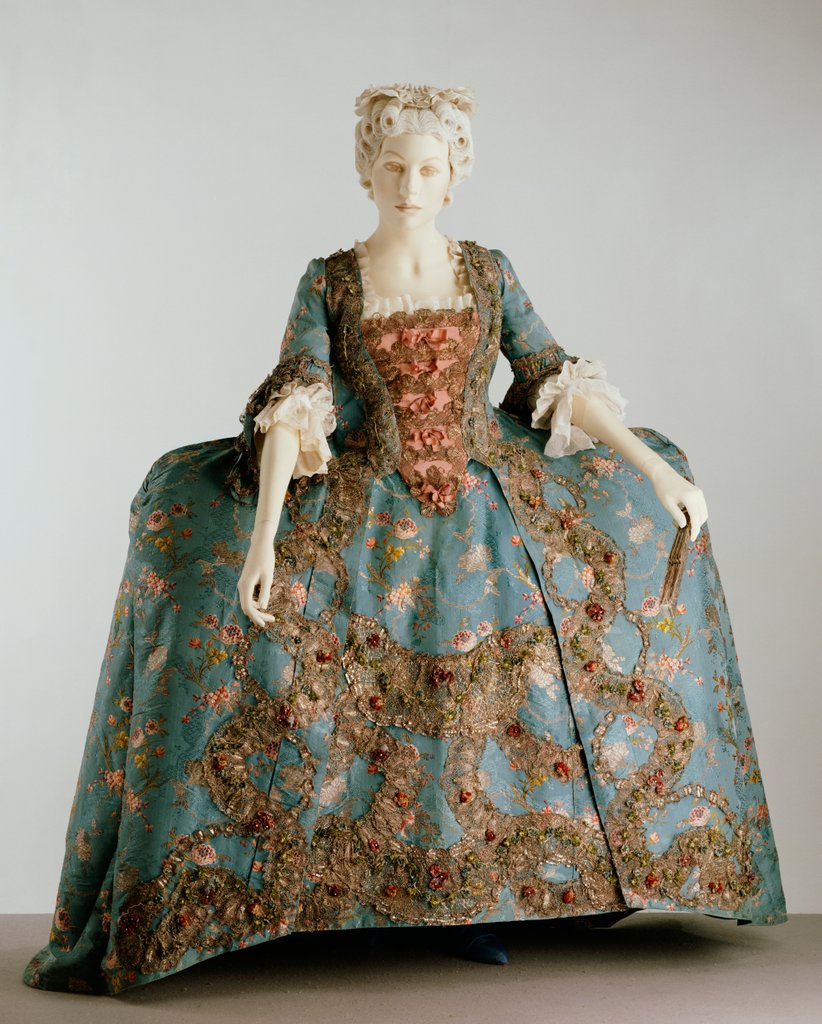 Formal gown and petticoat. Britain, mid-18th century Formal gown and petticoat. Britain, mid-18th century