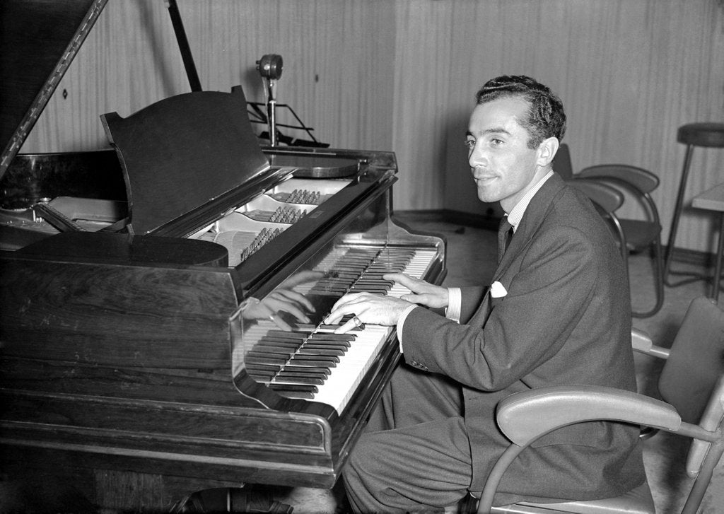 Detail of Al Martino at BBC Aeolian Hall by Harry Hammond