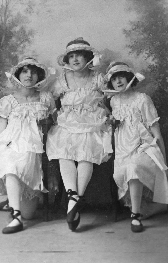Detail of Three young women, photographed in Gales Studios by Anonymous