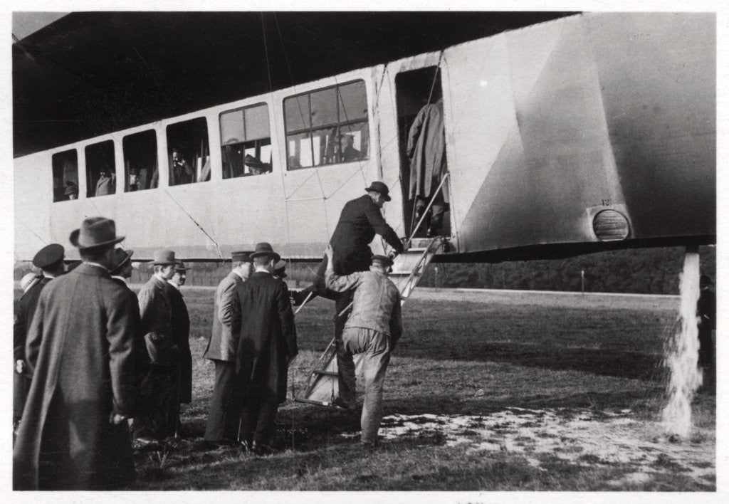 Detail of Passengers boarding Zeppelin LZ 11 'Viktoria Luise' by Anonymous