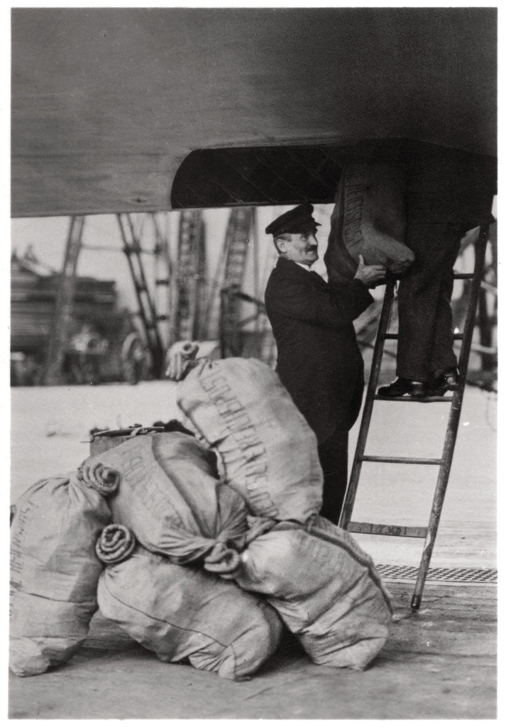Detail of Shipping the post, Zeppelin LZ 127 'Graf Zeppelin' by Anonymous