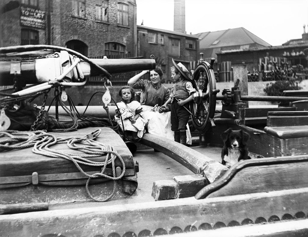 Detail of Barge family on a dumpy barge, London by Anonymous