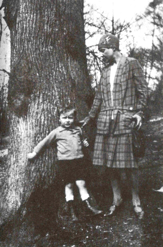 Detail of Marina Tsvetaeva with her son, 1928 by Anonymous