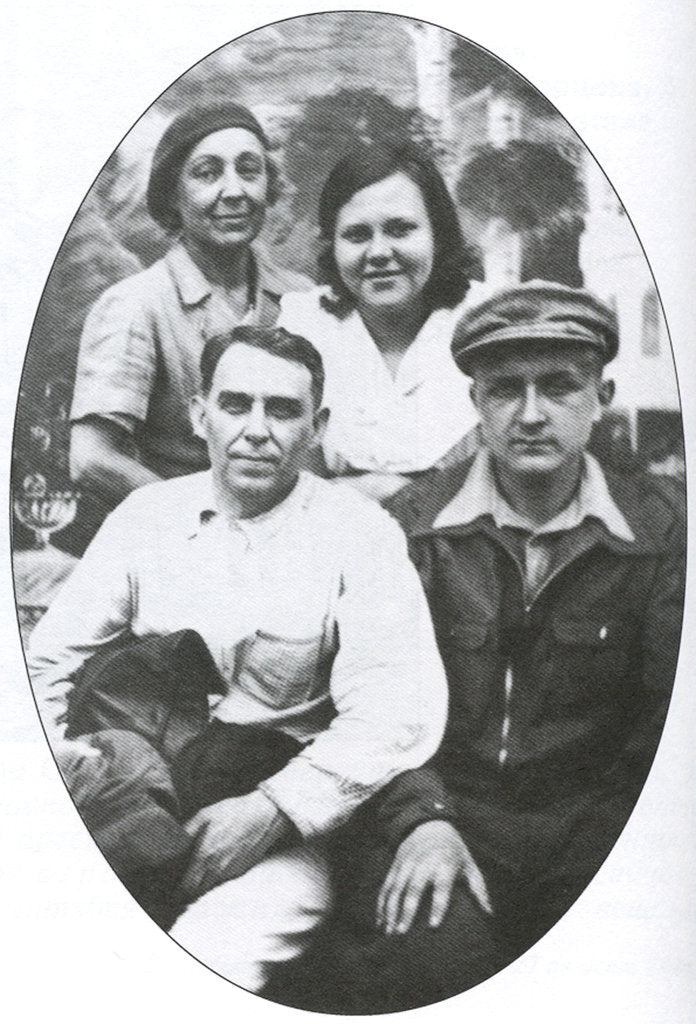 Detail of Marina Tsvetaeva, Lidiya Libedinskaya, Aleksei Kruchenykh and Sergey Efron. Kuskovo, 1941 by Anonymous