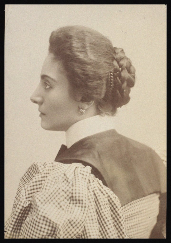 Detail of Portrait of of Gemma Bellincioni by Giacomo Brogi