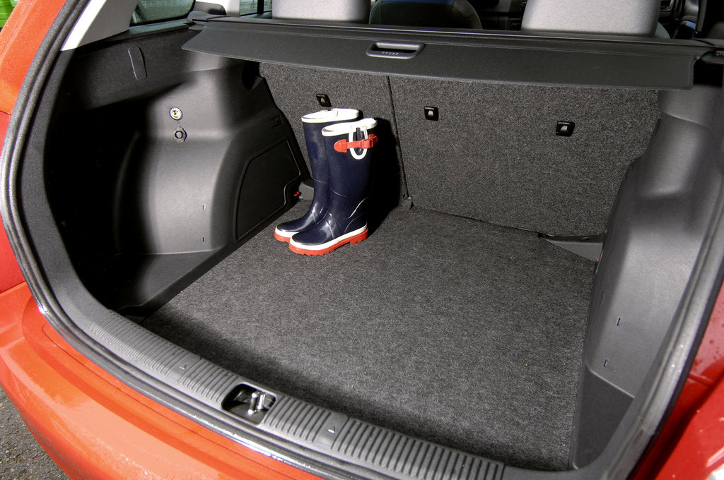 Detail of Skoda Fbia Estate  HTP 1-2  2007 by Simon Clay