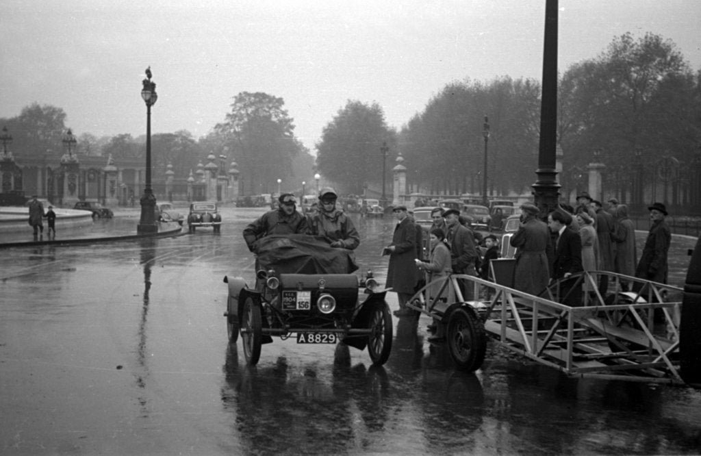 Detail of 1904 Oldsmobile on the London to Brighton RAC Veteran Car Run of 1953 by Unknown