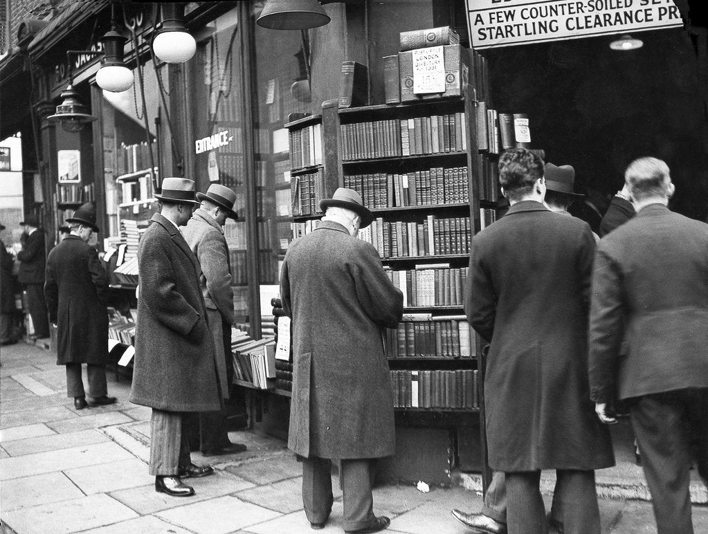 Detail of Browsing the books by Associated Newspapers