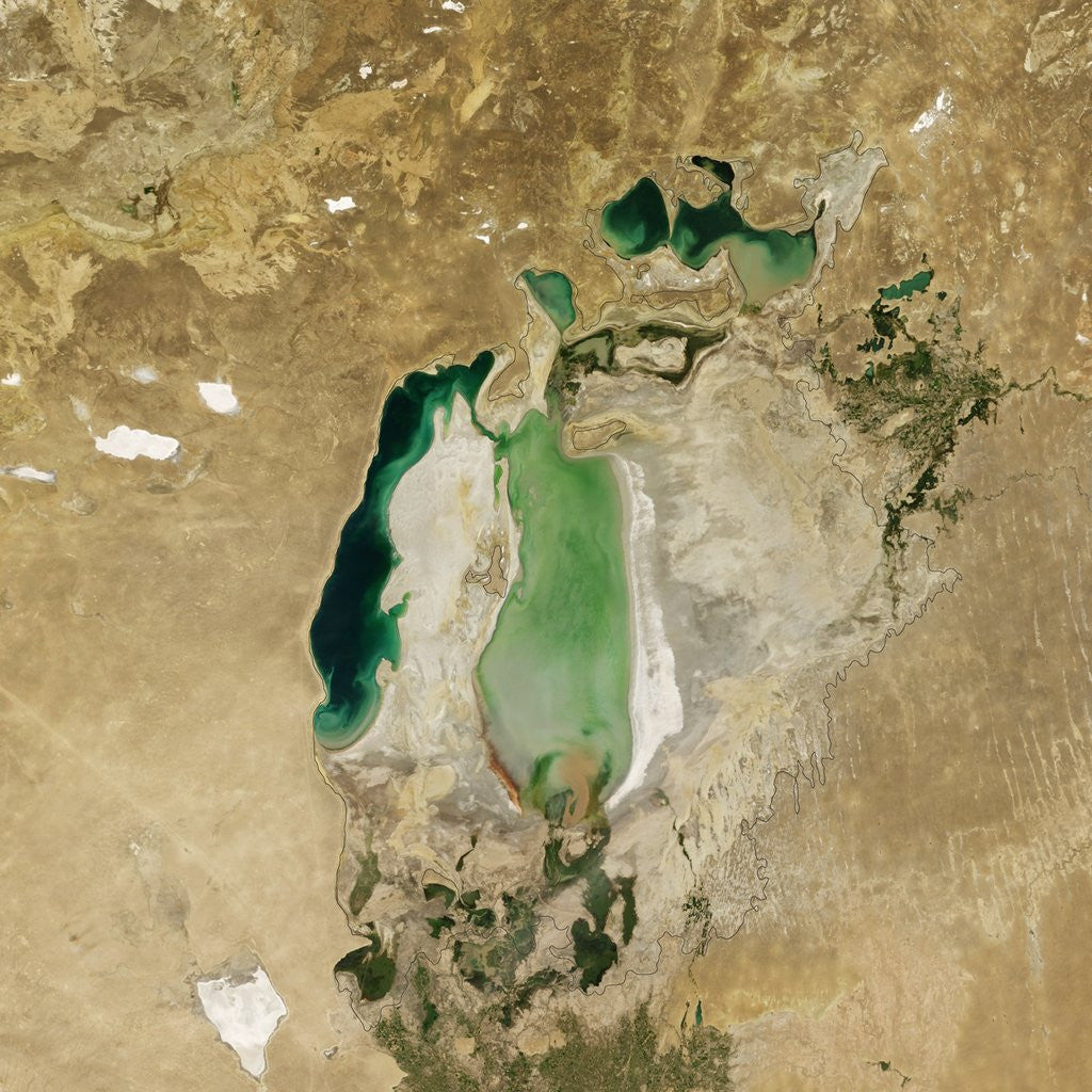 Detail of Satellite view of the Aral Sea in 2005, with the 1960 shoreline super-imposed by Anonymous