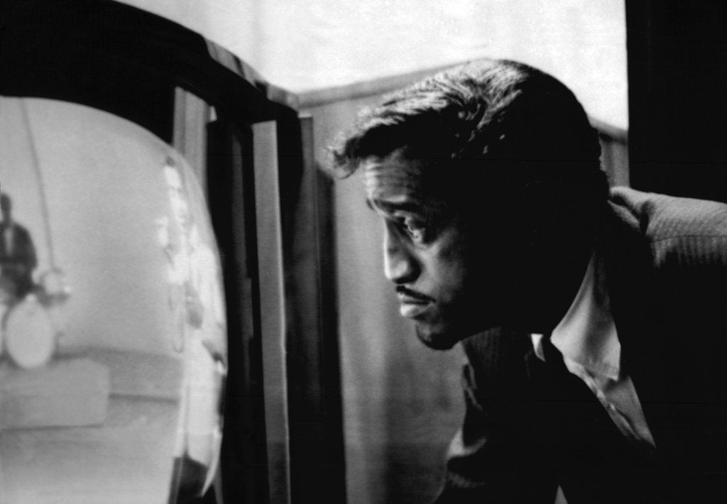 Detail of Sammy Davis Jnr at the mirror by Associated Newspapers