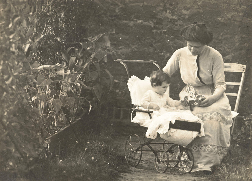 Detail of Olga Titzenthaler-Badenberg and Marba Titzenthaler, wife and daughter of the photographer, on the roof of the house Friedrichstrasse, Berlin, Germany by Waldemar Titzenthaler