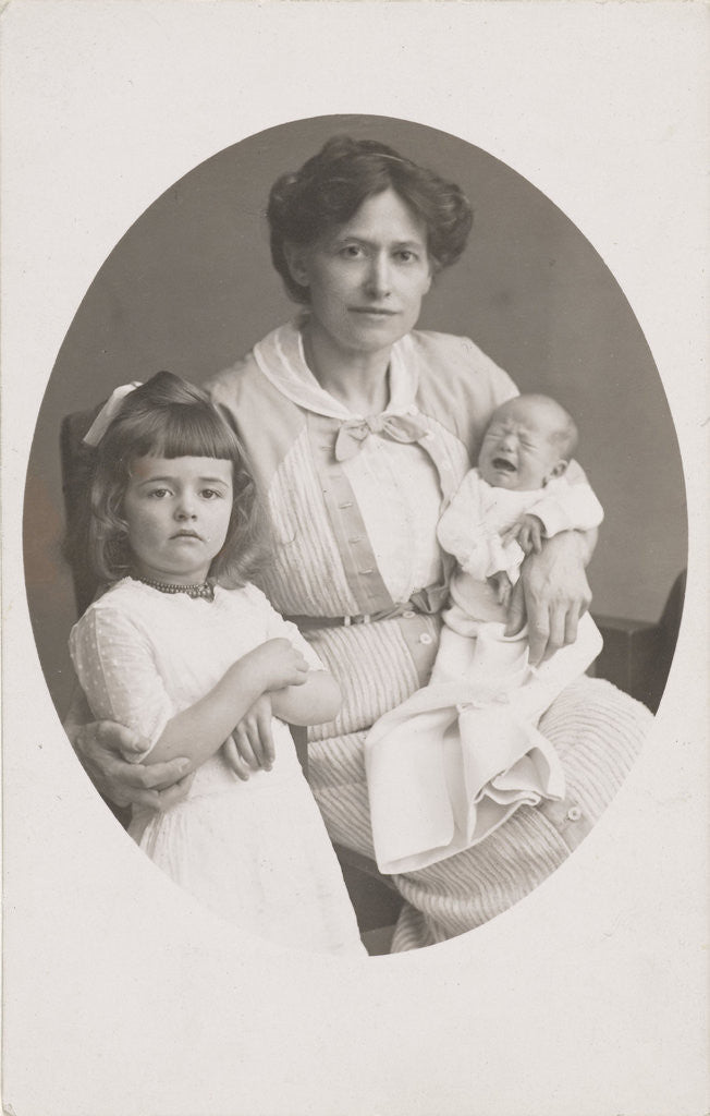 Detail of Olga Marba and Eckart Titzenthaler, wife and children of the photographer by Waldemar Titzenthaler