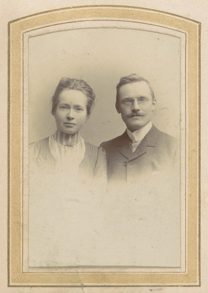 Detail of Portrait of a woman and a man with a pince-nez, M. Buttinghausen c. 1873 - c. 1895 by M. Büttinghausen