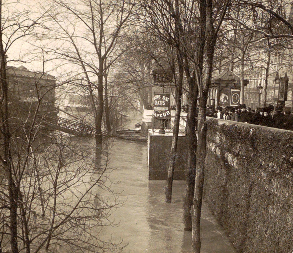 Detail of People watching from the wharf to the high water level of the Seine in Paris by Anonymous