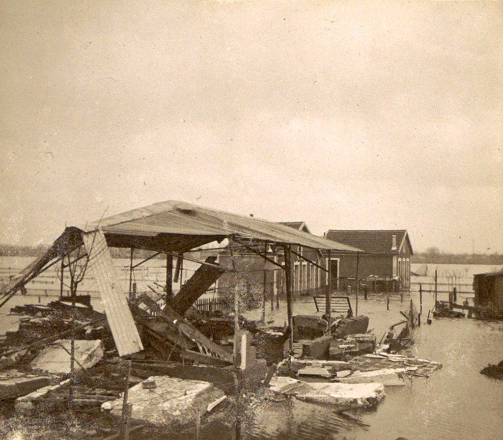 Detail of Destroyed barn on flooded land in the suburbs of Paris, 1910, France by Anonymous