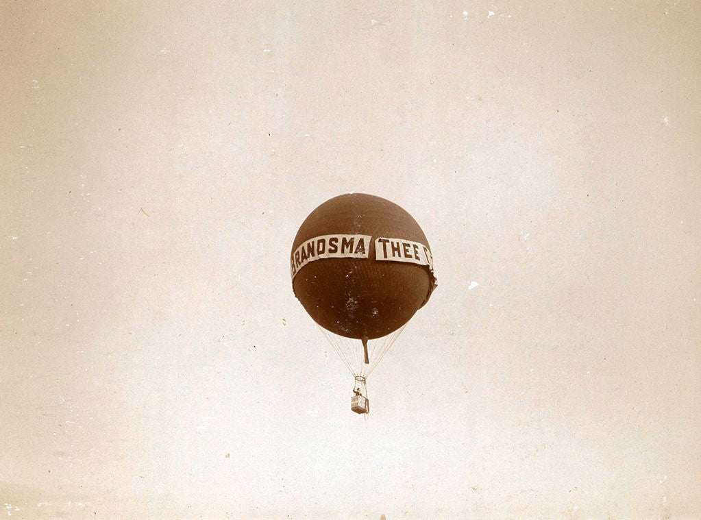 Detail of air balloon advertising for 'Tea E Brandsma floating in the air by Anonymous