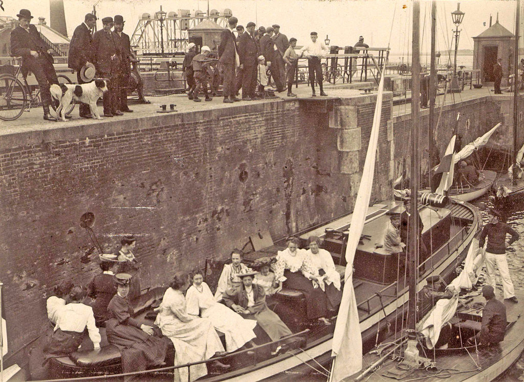 Detail of Onlookers view the locking of the Hollandia boat Oranjesluizen Amsterdam by Anonymous