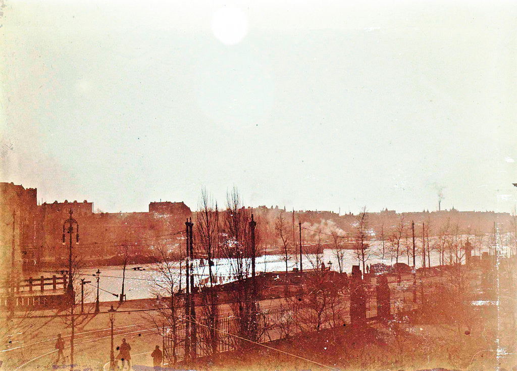 Detail of View Weesperzijde and Amsteldijk in Amsterdam at night, south of the New Amstel Bridge, Nieuwe Amstelbrug by Anonymous