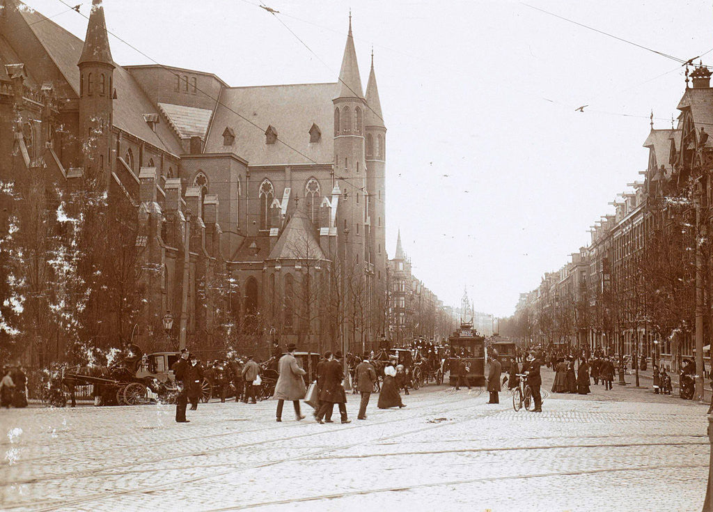 Detail of Pedestrians and trams in Amsterdam Vondelstraat at the height of the Vondelkerk by Anonymous