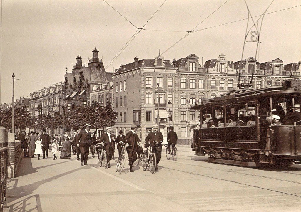 Detail of Tram 3 and passers-by on the New Amstelbrug given direction Ceintuurbaan by Anonymous