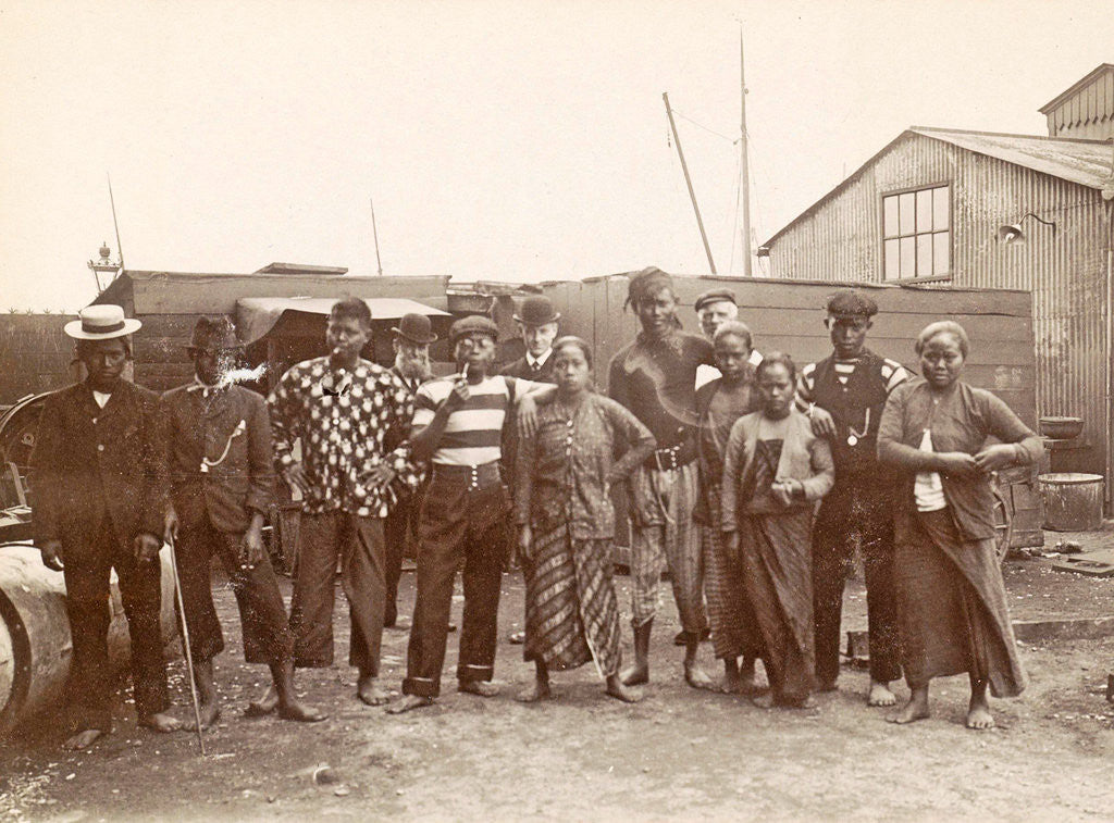 Detail of Indian men and women in the background western men, believed to be a port site by Anonymous