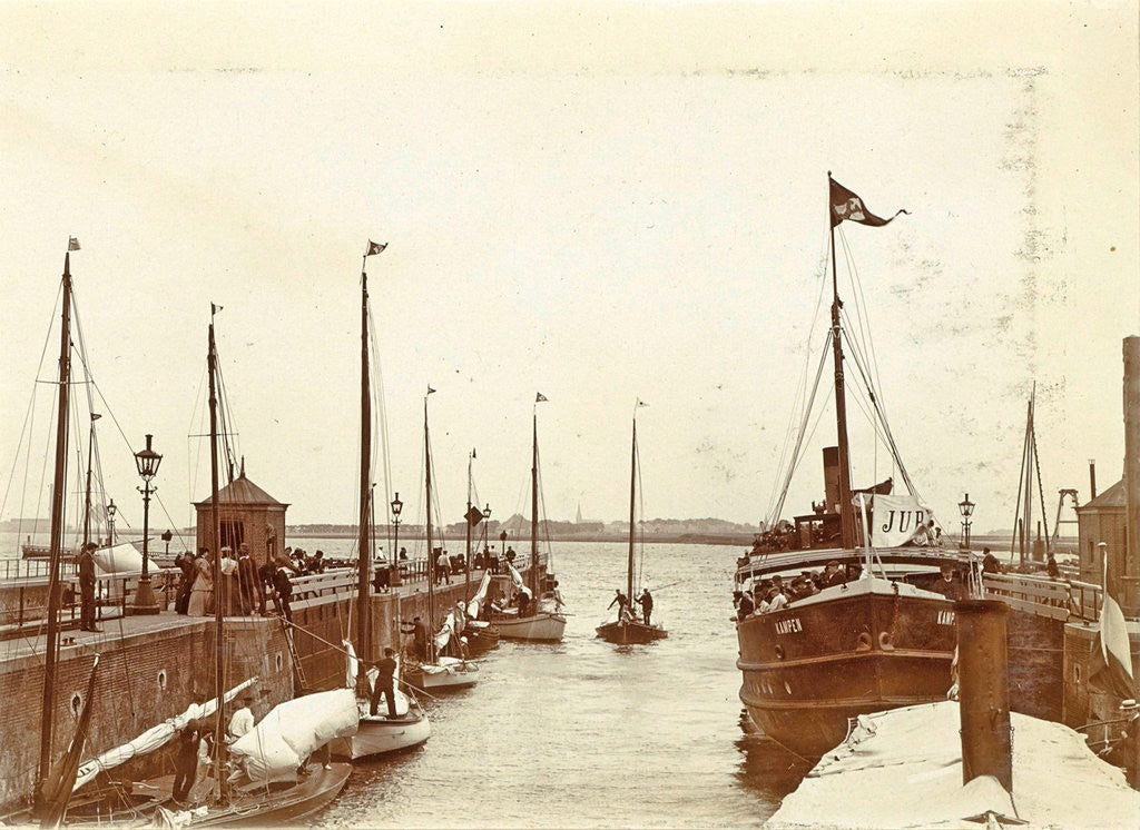 Detail of Family Album including pictures of Wijnhandel Kraaij & Co. Bordeaux Amsterdam by Anonymous