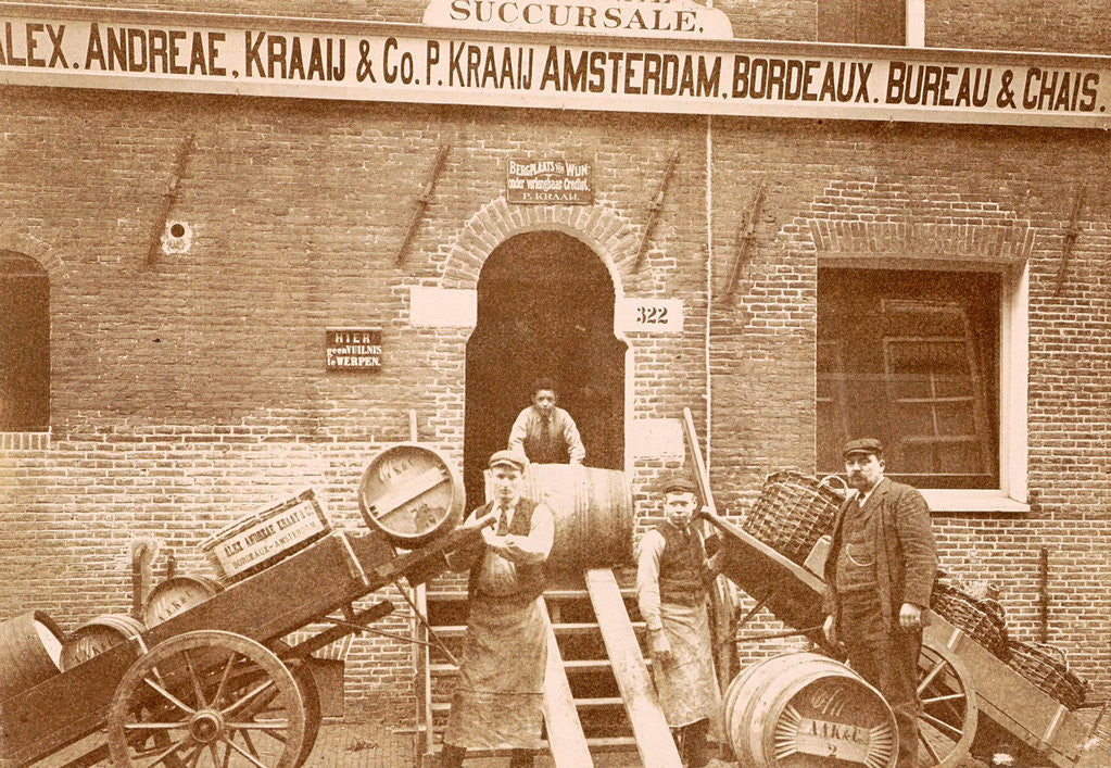 Detail of Staff Kraaij and Co. loading and unloading barrels and carts by Anonymous