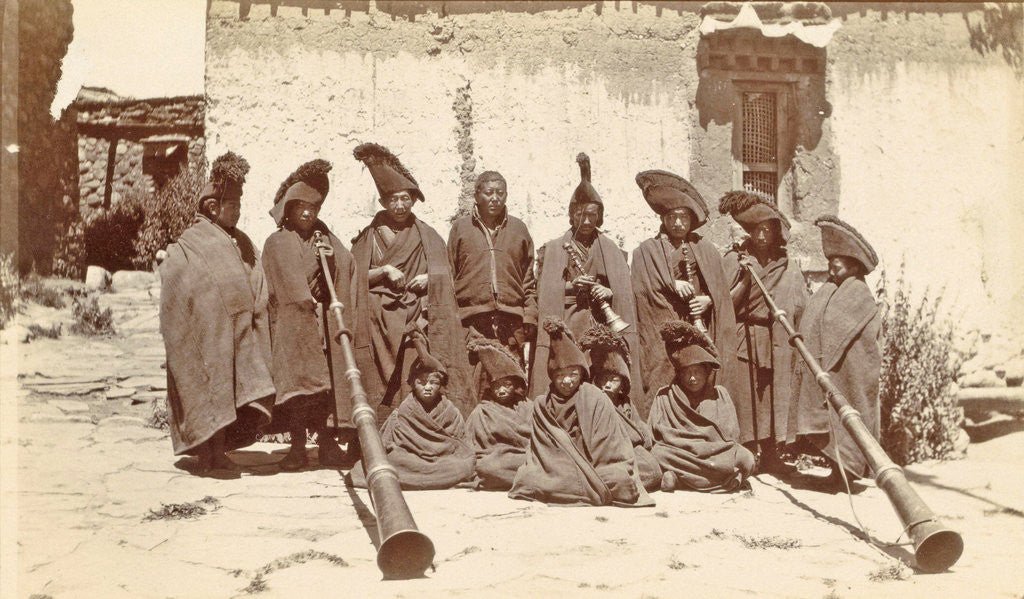 Detail of Group of Tibetan clergy (llamas) with wind instruments (dunchen), D.T. Dalton, 1903 - 1906 by D.T. Dalton