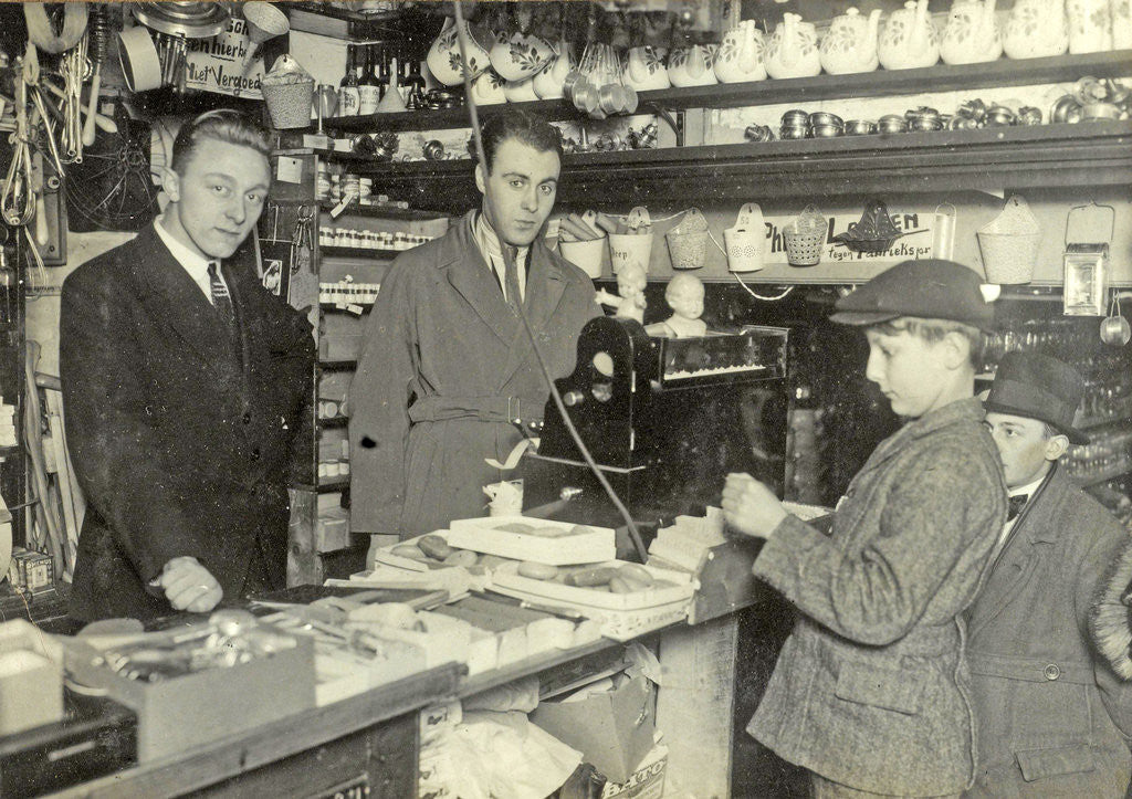Detail of Interior of the store in household items Hofman-Groothoff by Anonymous
