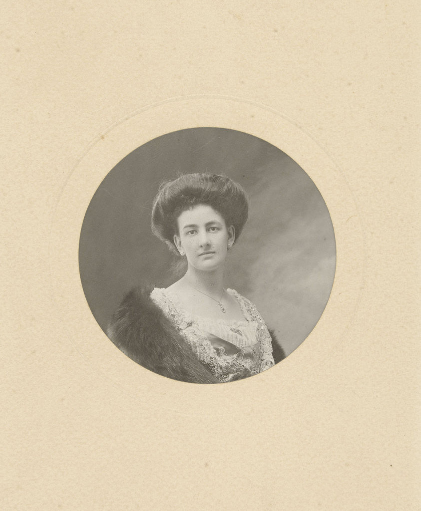 Detail of Round portrait of Ida van Braam, Koene & Büttinghausen by Büttinghausen