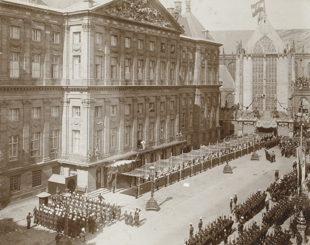 Detail of Salute Queen Wilhelmina after its inauguration, at the Royal Palace on Dam Square, Amsterdam by Samuel Herz
