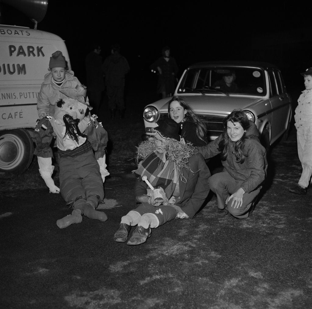 Guy Fawkes dummies, Onchan posters & prints by Manx Press Pictures