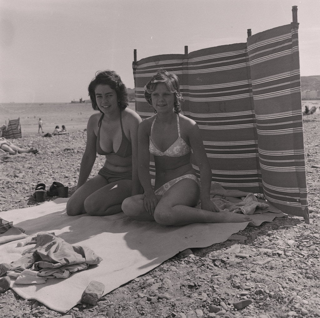 Detail of Holidaymakers on Douglas beach by Manx Press Pictures